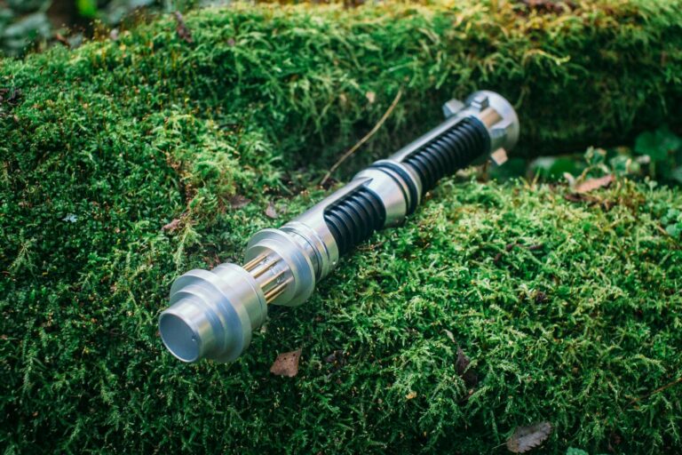 Kyle-Katarn-lightsaber-7